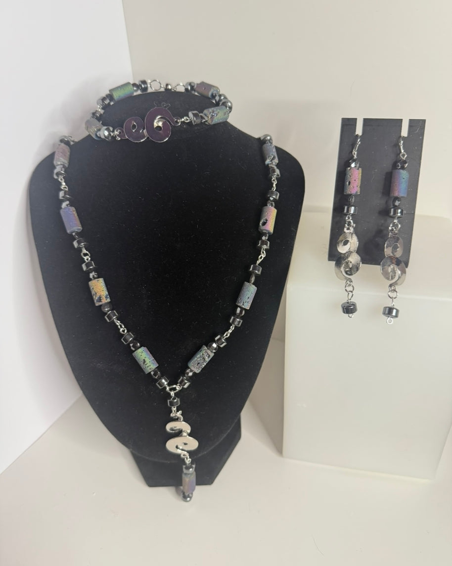Mittnight Necklace
