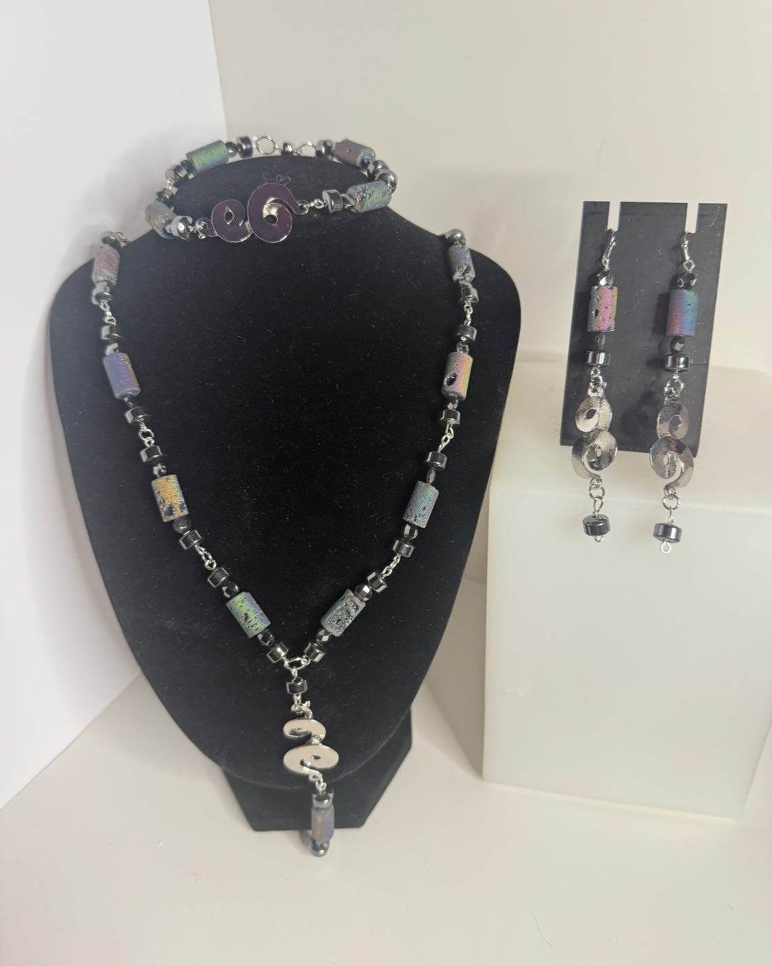 Mittnight Necklace