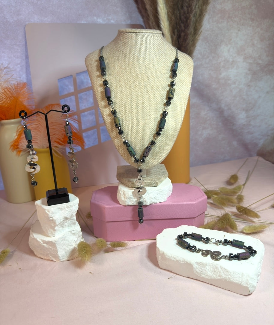 Mittnight Necklace