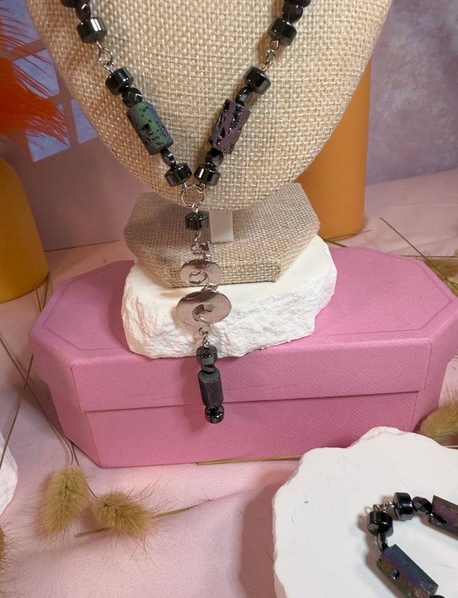Mittnight Necklace