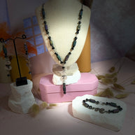 Mittnight Necklace